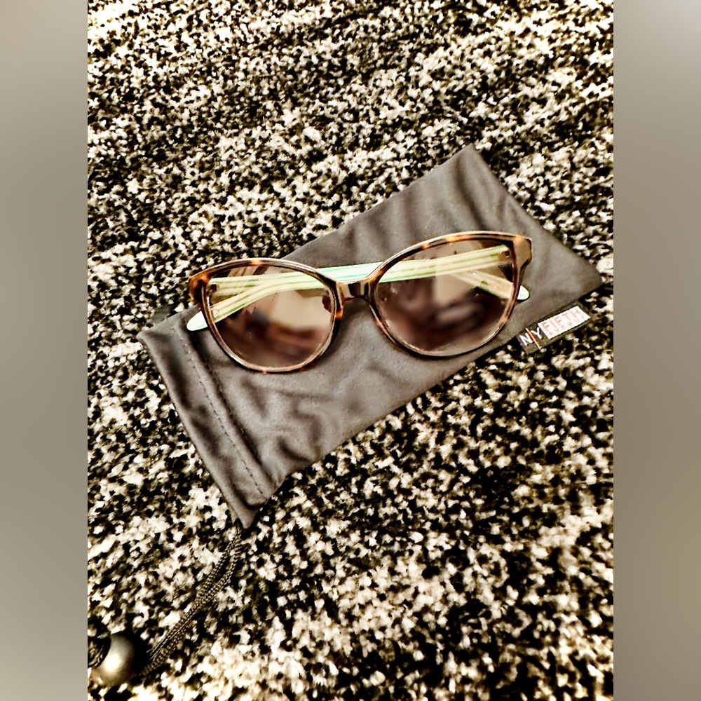 RALPH LAUREN || Cat-Eye Prescription Sunglasses in Tortoise + Green Stripe - Picture 8 of 8